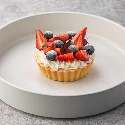 Тарталетка с цитрусовым курдом, кремом из белого шоколада и свежими ягодами в Склад 22 по цене 520