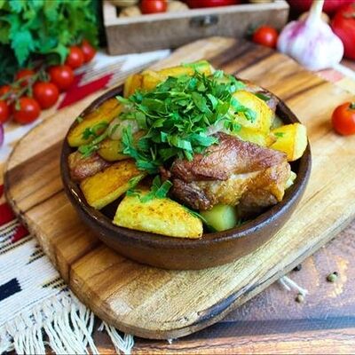 Жаркое из свинины по-грузински в Три хинкали&Шашлык по цене 680 ₽