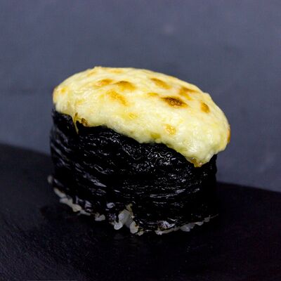 Гункан с сыром в SushiShark по цене 130 ₽