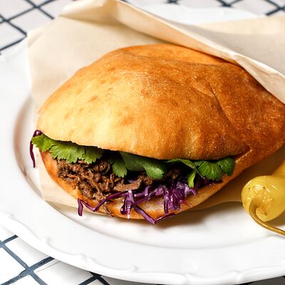 Рваная говядина и Коул-слоу в Давид TLV Food & Bar по цене 790 ₽