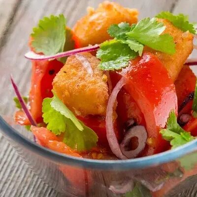 Салат из узбекских томатов и жареного сыра_ в Chester по цене 594 ₽