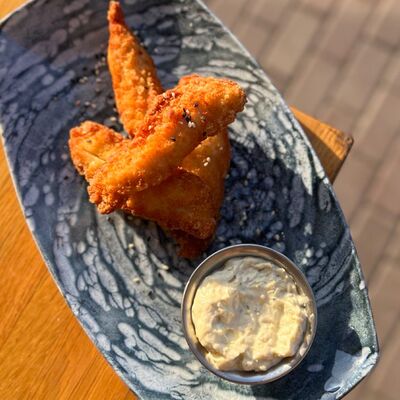 Куриные стрипсы с соусом тартар в РомаНальёт Pub по цене 450 ₽