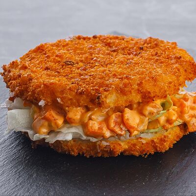 Суши Бургер с лососемв Rolls Bar по цене 688 ₽