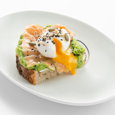 Авокадо тост c яйцом пашот и лососем в Nothing Fancy по цене 950 ₽
