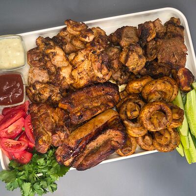 Сет шашлыка XXL на 12-15 человек в Мужчина готовит по цене 19200 ₽