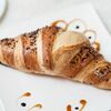Круассан с шоколадом и фундуком в La Vie Cafe по цене 350
