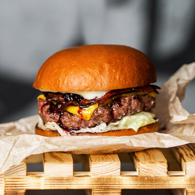 Бургер С вишней на стауте в Kotleta bar по цене 400 ₽