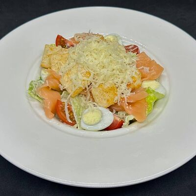 Салат цезарь с лососемв Кафе сон у моря по цене 650 ₽