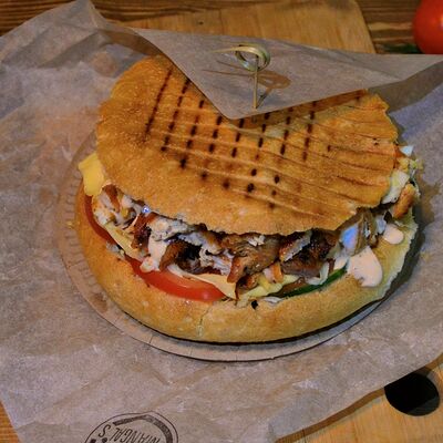 Гиро со свининой в Папа Mangals по цене 385 ₽