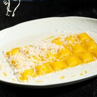 Равиоли 4 сыра в трюфельном соусе в Monti