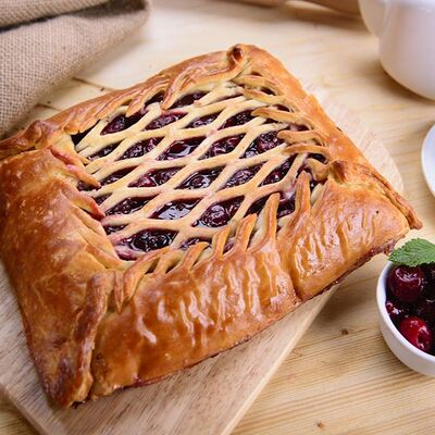 Постный пирог с вишней в Пироговая лавка по цене 1800 ₽