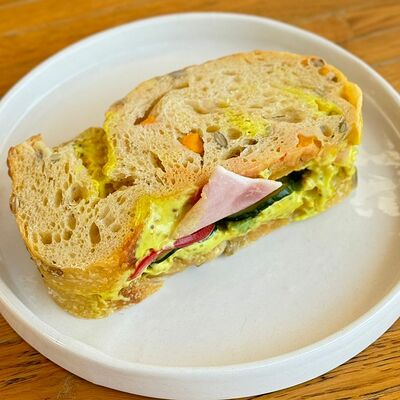 Сэндвич с ветчиной в New york coffee по цене 370 ₽