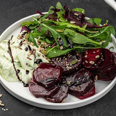 Салат с копчёной свеклой и сливочным муссом в НЕ УЧИ БАТЮ КОПТИТЬ по цене 850 ₽