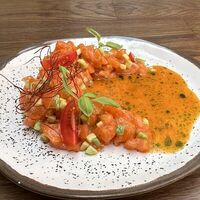 Тартар из лосося с апельсиновым соусом в Houdini