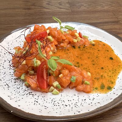 Тартар из лосося с апельсиновым соусом в Houdini по цене 30 р.