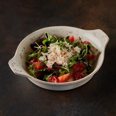 Салат с крабом и страчателлой в MeatBarrique по цене 1500 ₽