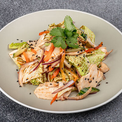 Салат с цыпленком и имбирным соусом в Pizza Lavka по цене 449 ₽