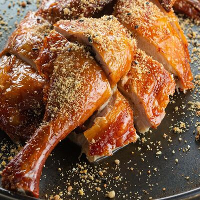 Фирменный запеченный цыпленок по-кантонски в See China по цене 1400 ₽