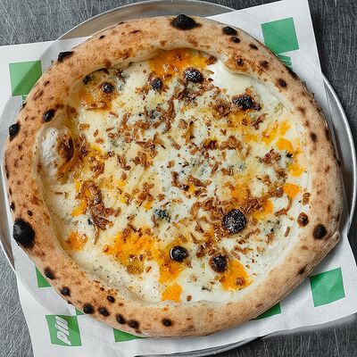 Четыре сыра и ферментированный мед в Piu piu по цене 950 ₽