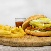 Бургер Миньон в Mustang Lounge Cafe