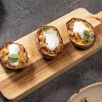 Печеный картофель с беконом и сметаной в Пламя и Вино по цене 890 ₽