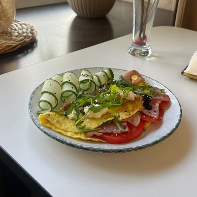 Омлет французский с курицейв Surch по цене 480 ₽