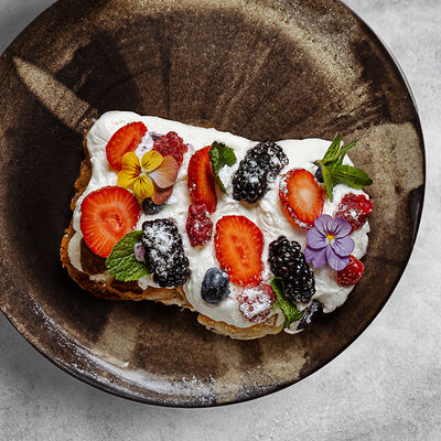 Мильфей со свежими ягодами в 19 по цене 767 ₽