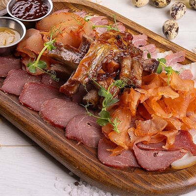 Мясная тарелка собственного копчения в Самер Джем по цене 1678 ₽