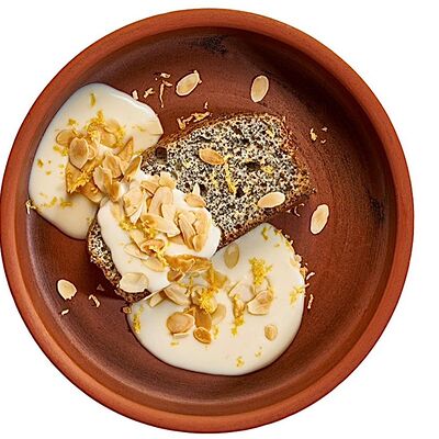 Маковый кекс с заварным кремом в Старик Хинкалыч по цене 325 ₽