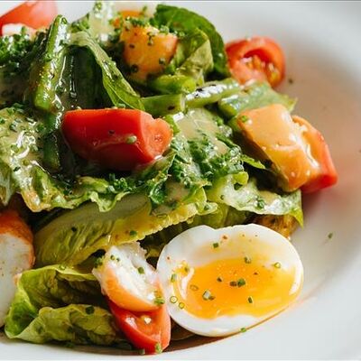 Салат Omela с крабом в Omela по цене 2610 ₽