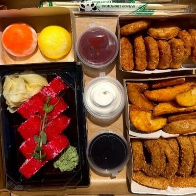 Шеф комбо ( калифорния, нагеттсы, кольца кальмаров, картофель по-деревенски, моти, соуса) в Рыжий Шеф по цене 1769 ₽