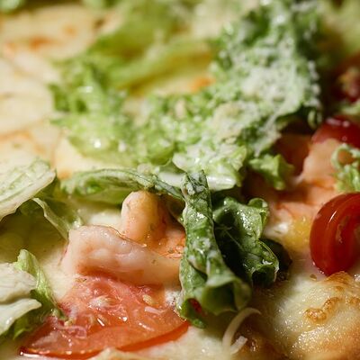 Цезарь с тигровыми креветками в Маск по цене 1600 ₽