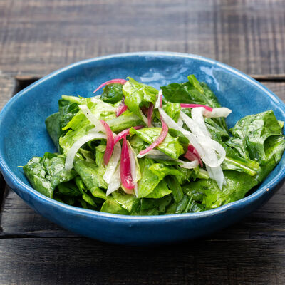 Листья салата с овощами в Потроха по цене 169