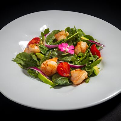 Салат с креветками и авокадо в Репаст по цене 900 ₽