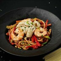 Wok с морепродуктами в Akatsuki Sushi