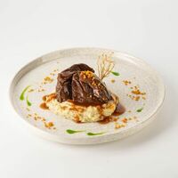 Томленая говяжья щека в Ян Примус