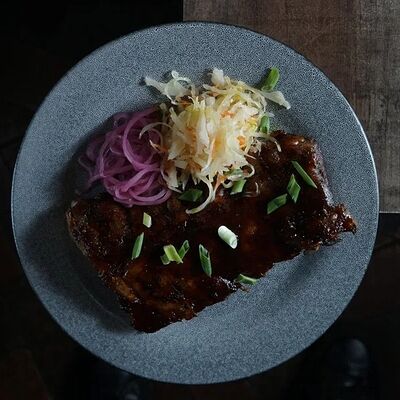 Томленые свиные ребра BBQ в Frau Gretta по цене 927 ₽