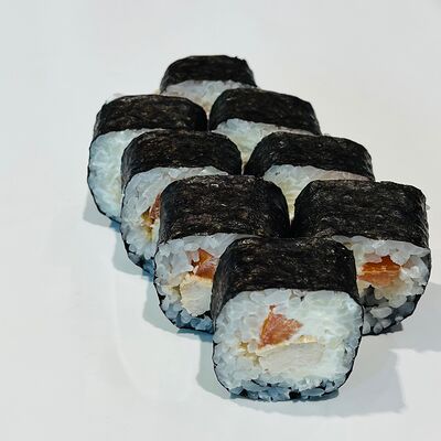 Ролл сливочный с курицей в SUSHI WOW по цене 310 ₽
