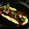 Томленые телячьи щечки с картофельным пюре и соусом демигляс в Level kitchenbar по цене 940