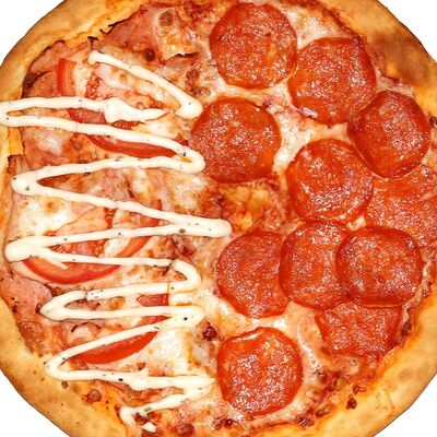 Пицца Пеперони-ветчина с соусом Цезарь 2 вкуса средняя в Синьора по цене 600 ₽