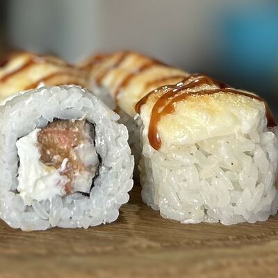 Запеченный с лососем в ГансРолл по цене 595 ₽