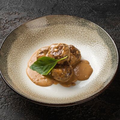 Фрикадельки в устрично-мясном соусе в Мираж по цене 545 ₽