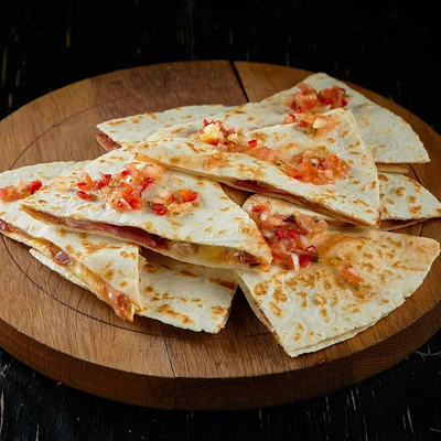 Quesadilla de Pollo в Branch Garage по цене 700 ₽