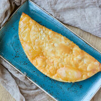 Чебурек с телятиной в Ресторан-сыроварня Брынза