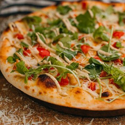 Пицца Цезарь в Krutli по цене 737 ₽