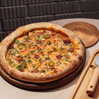 Пицца мясная Hot в УРМАН кафе по цене 715 ₽