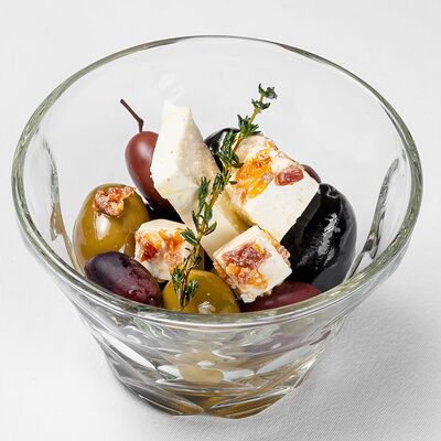 Оливки и маслины в Metropol Delivery по цене 450 ₽