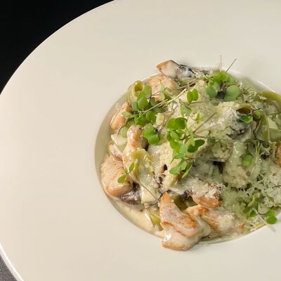 Паста с курицей и грибами в Немузей по цене 570 ₽