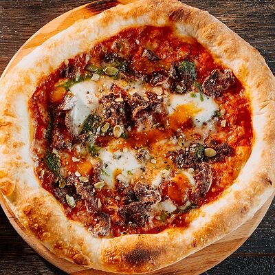 Пицца с говядиной и хурмой Премиум в Перчини на огне по цене 380