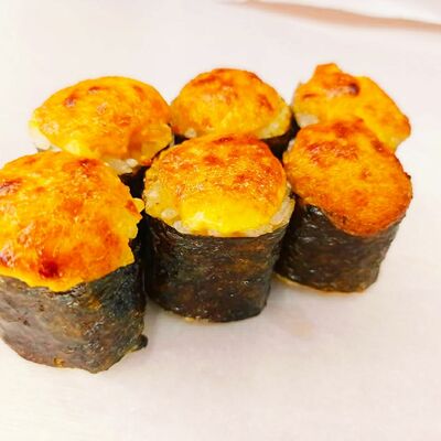 Запечённый классик с креветками в Суши Осака по цене 290 ₽